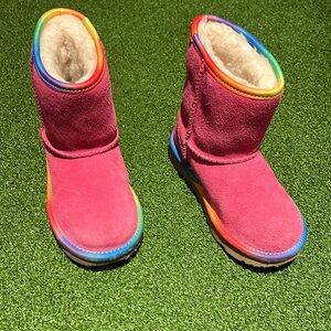 Like new perfect condition, toddler pink suede rainbow UGGs size 11